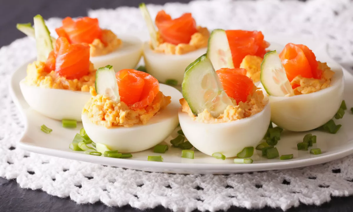 Vražja jajca ali polnjena jajca so ena najpogostejših spremljevalk velikonočnih pojedin, piknikov in pogostitev.