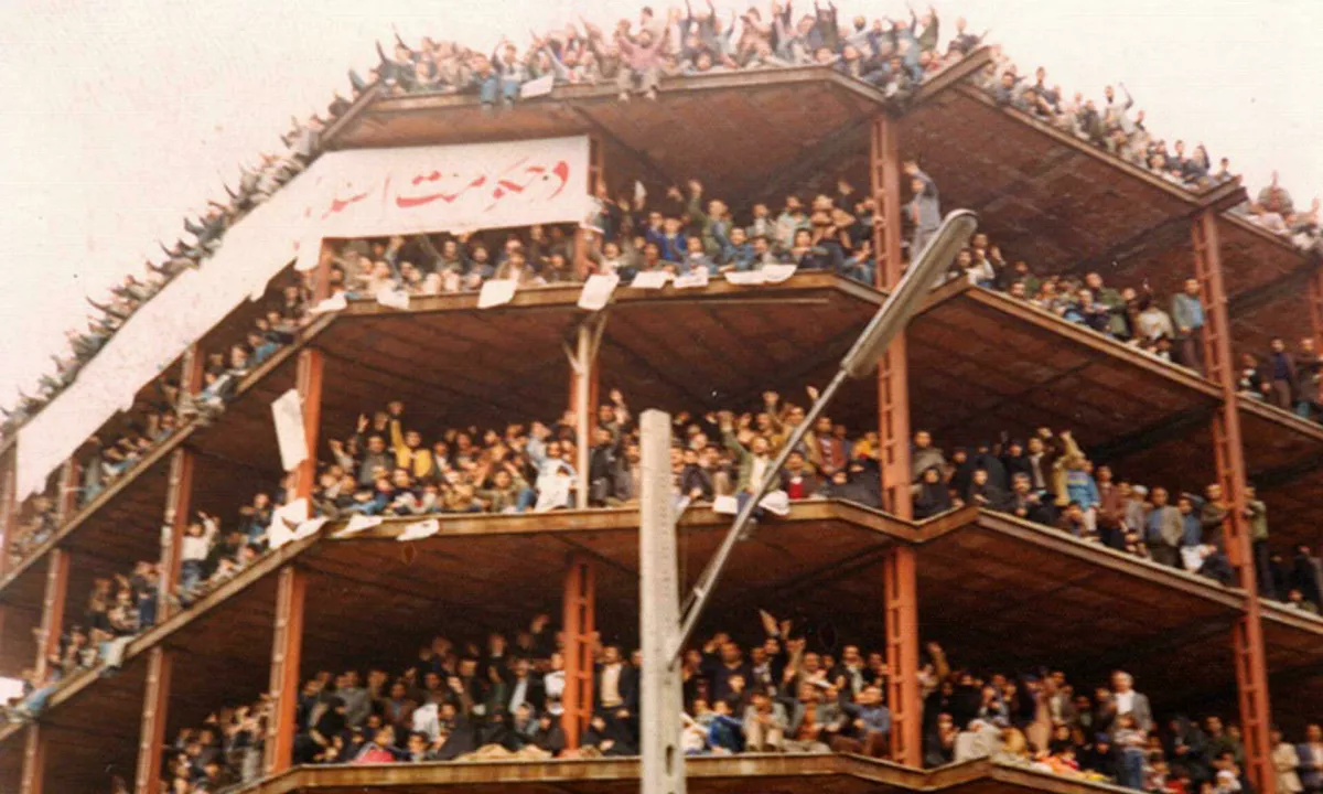 To je bila pravzaprav prva »tehnološka« revolucija, pri kateri pomembne vloge niso odigrala družbena omrežja, pač pa kasetofoni.