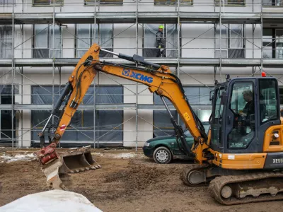 - Gradbi&scaron;če stanovanjskega naselja Občinskega stanovanjskega sklada.- 29.01.2026. - Terenski sestanek Župana MOL s prebivalci &Scaron;tepanjskega naselja zaradi spremenjenega režima parkiranja v naselju.&Scaron;tepanjsko naselje, parkiranje, pomanjkanje parkiri&scaron;č.//FOTO: Bojan Velikonja