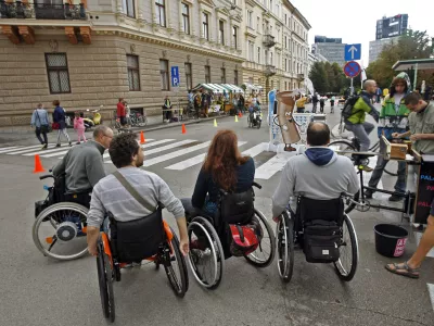 invalidi - paraplegiki- 22.09.2014 - Evropski teden mobilnosti - Dan brez avtomobila - ulični festival Na&scaron;e ulice  - na&scaron;e odločitve//FOTO: Tomaž Skale