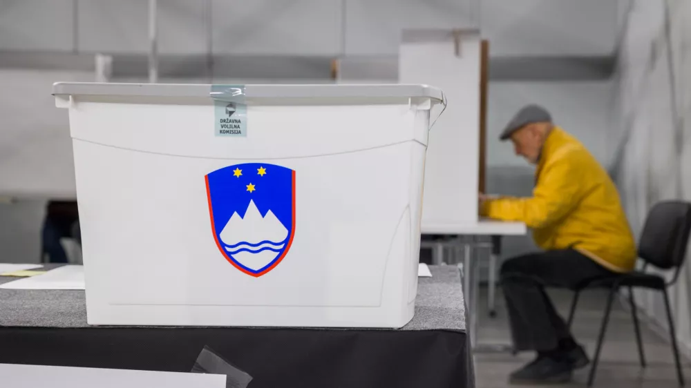 Ljubljana, dvorana Stozice.Predcasno glasovanje za drzavnozborske volitve v dvorani Stozice. / Foto: Bor Slana/sta