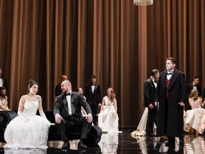 La traviata spada med operne mojstrovine, ki vedno znova polnijo operne dvorane.&nbsp;F Darja &Scaron;travs Tisu