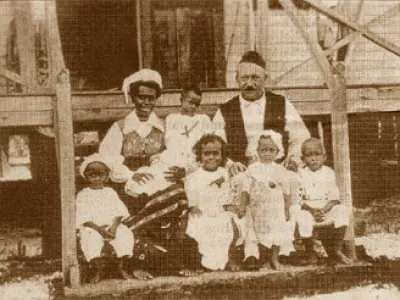 Carl Emil Pettersson s svojo družino. / Foto: Wikipedia