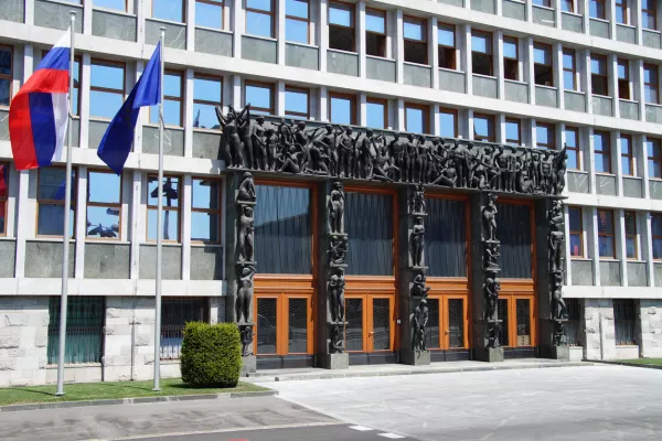 Ljubljana, Republic of Slovenia - August 5, 2017: Building of the National Assembly of the Republic of Slovenia (Slovenian Parlement). / Foto: Jarretera Getty Images