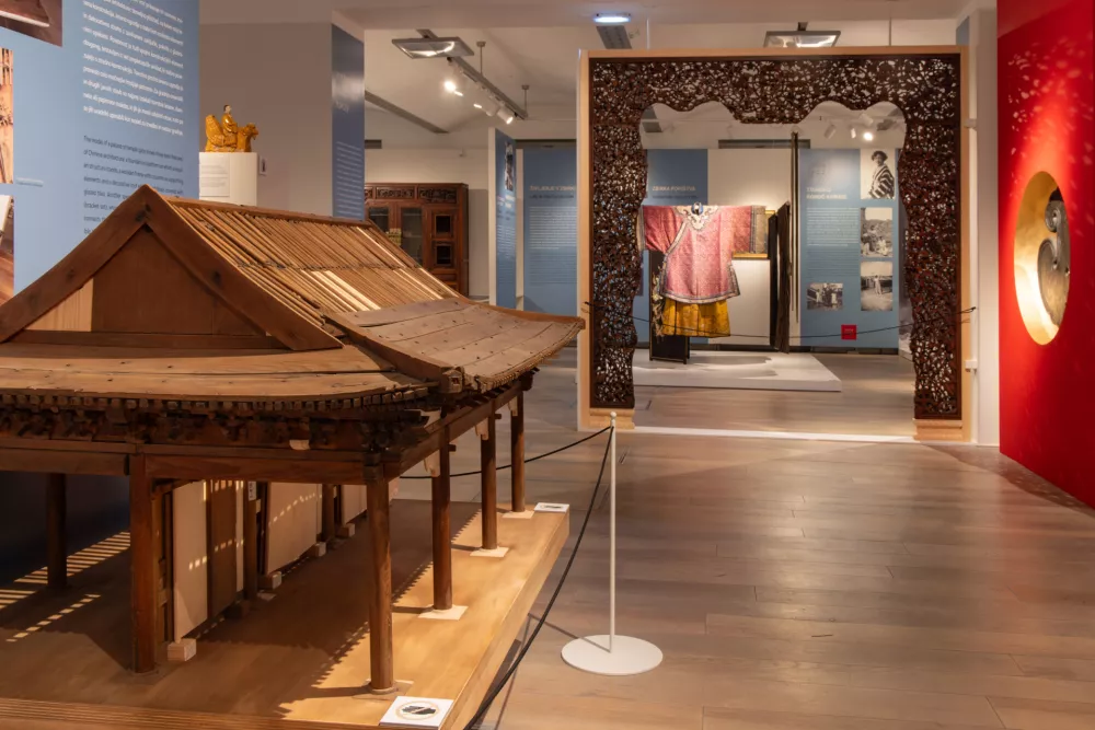 Model kitajske stavbe na razstavi Azija sredi Ljubljane, hrani Slovenski etnografski muzej. / Foto: Blaz Verbic/sem