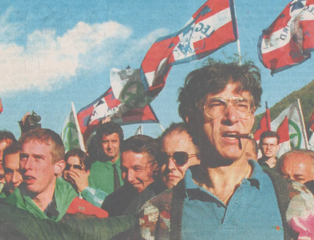 Umberto Bossi, zastava, severna liga,