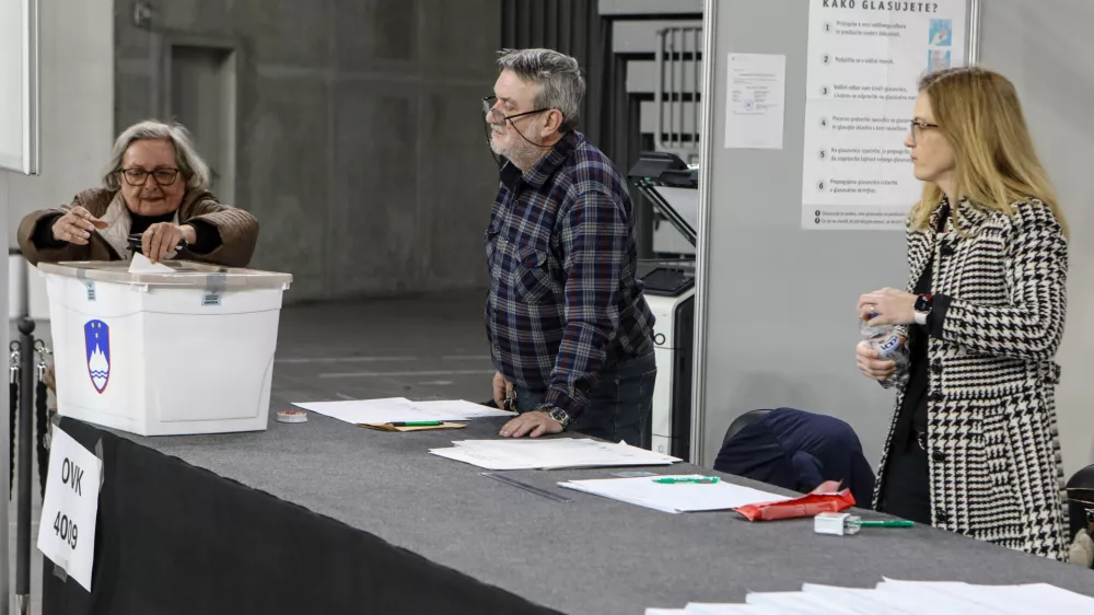 17.3.2026 - Parlamentarne volitve 2026 - Začetek predčasnega glasovanja na posebnih voli&scaron;čih za državnozborske volitve. Dvorana StožiceFoto: Luka Cjuha