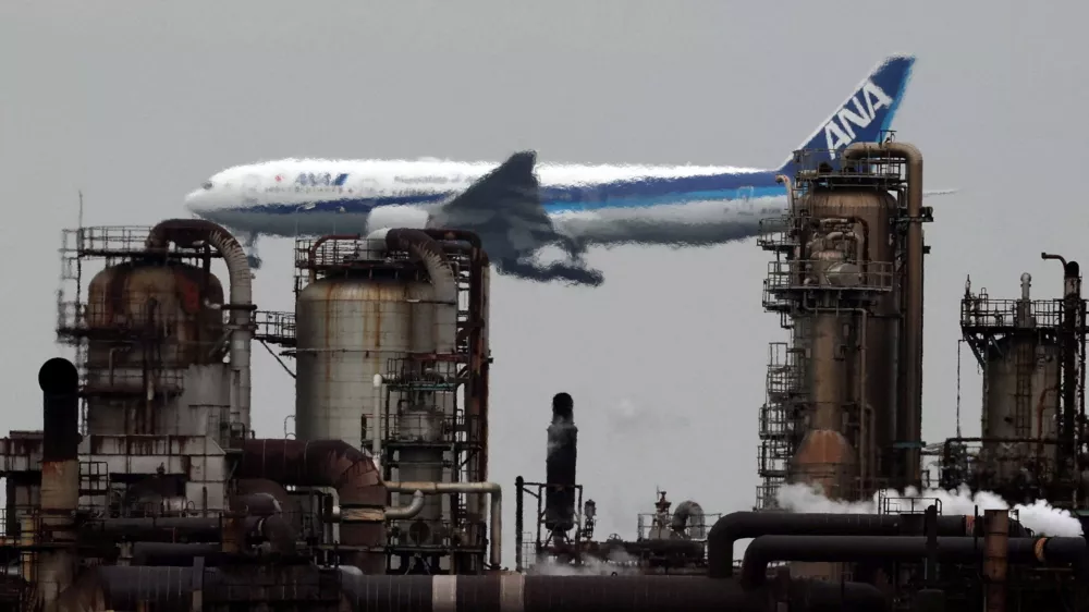 An All Nippon Airways airplane flies past an oil refinery as it approaches to land at Tokyo's Haneda airport, as seen from a park in the Keihin Industrial Zone in Kawasaki, south of Tokyo, Japan, March 17, 2026. REUTERS/Issei Kato   TPX IMAGES OF THE DAY