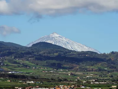 Sneg je pobelil goro Teide v nacionalnem parku na otoku Tenerife. Foto: Profimedia