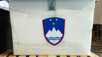 volilna skrinja- 19.04.2022 – Parlamentarne volitve 2022 - predčasno glasovanje pred državnozborskimi volitvami - volišče na Gospodarskem razstavišču (GR)//FOTO: Nik Erik Neubauer