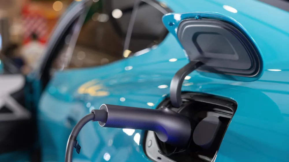 Cene električne energije so bolj stabilne kot goriv. / Foto: Istock