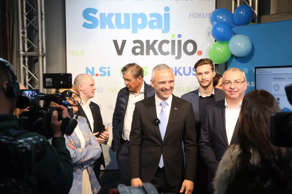 Volilci v parlament poslali sedem strank