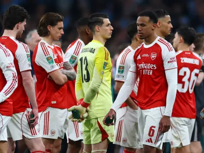 Soccer Football - Carabao Cup - Final - Arsenal v Manchester City - Wembley Stadium, London, Britain - March 22, 2026 Arsenal's Kepa Arrizabalaga looks dejected with teammates after losing the Carabao Cup Final to Manchester City Action Images via Reuters/Matthew Childs EDITORIAL USE ONLY. NO USE WITH UNAUTHORIZED AUDIO, VIDEO, DATA, FIXTURE LISTS, CLUB/LEAGUE LOGOS OR 'LIVE' SERVICES. ONLINE IN-MATCH USE LIMITED TO 120 IMAGES, NO VIDEO EMULATION. NO USE IN BETTING, GAMES OR SINGLE CLUB/LEAGUE/PLAYER PUBLICATIONS. PLEASE CONTACT YOUR ACCOUNT REPRESENTATIVE FOR FURTHER DETAILS..