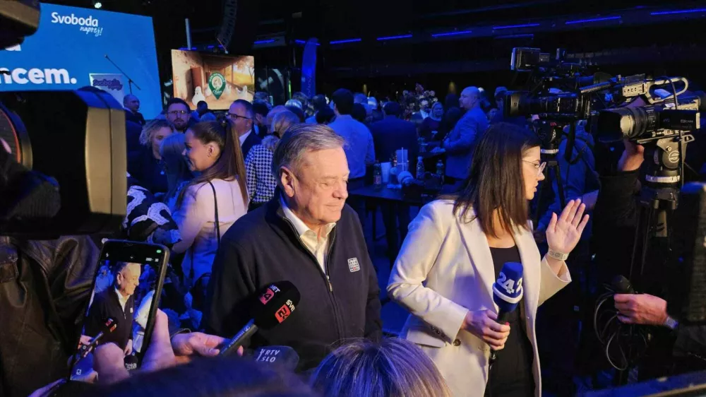 V &scaron;tab Gibanja Svoboda je pri&scaron;el tudi ljubljanski župan Zoran Janković.