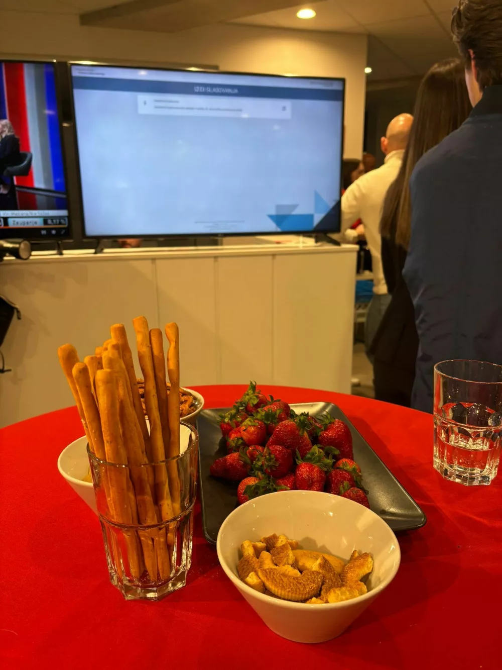 Prigrizki v &scaron;tabu SD. Foto: Tamara Čalo&scaron;evič