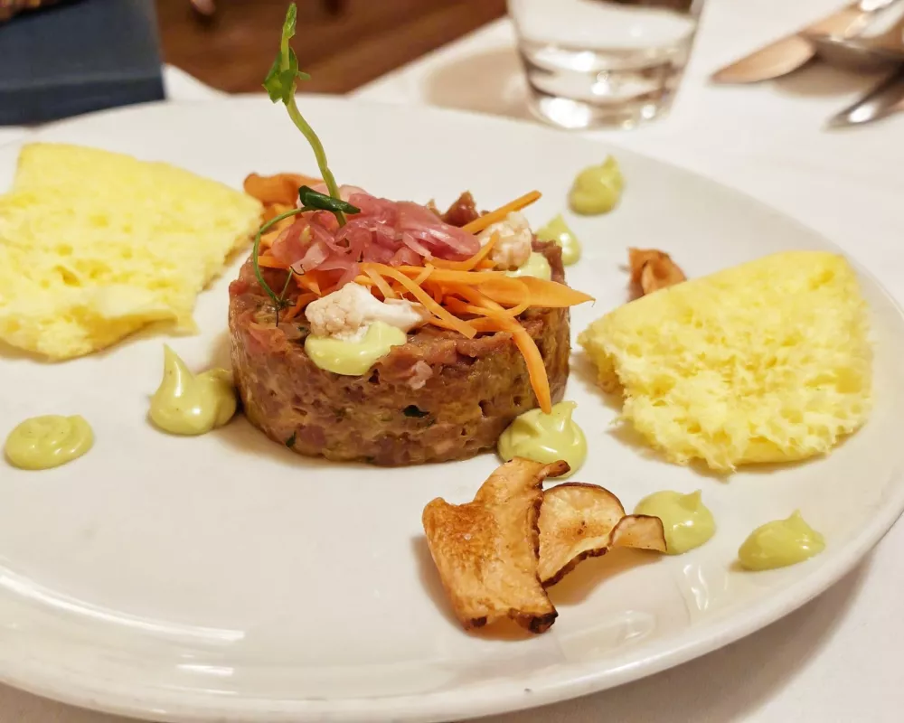 Tatarski biftek, Restavracija Most