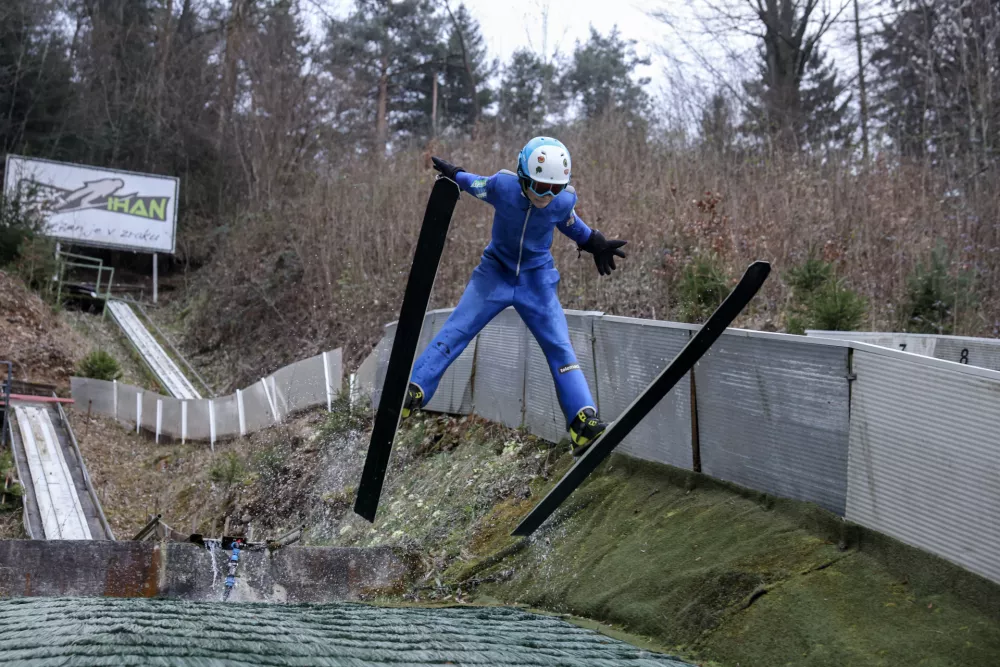 V Ihanu ohranjajo tradicijo smučarskih skokov