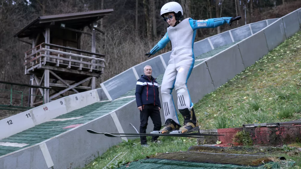 V Ihanu ohranjajo tradicijo smučarskih skokov