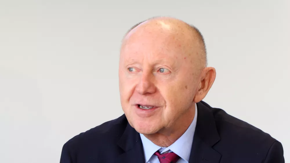 30.09.2025., Sibenik --Ministar Butkovic obisao je brodogradiliste Iskra, gdje je zajedno s predsjednikom Uprave brodogradilista, Rokom Vuleticem, potpisati Ugovor o koncesiji pomorskog dobra u svrhu gospodarskog koristenja luke posebne namjene ? Brodogradilista Sibenik. Ovim ugovorom produzuje se rok trajanja koncesije do 25. listopada 2054. godine, cime se osigurava dugorocna stabilnost i nastavak ulaganja u razvoj brodogradilista i lucke infrastrukture u Sibeniku. Photo: Dusko Jaramaz/PIXSELL