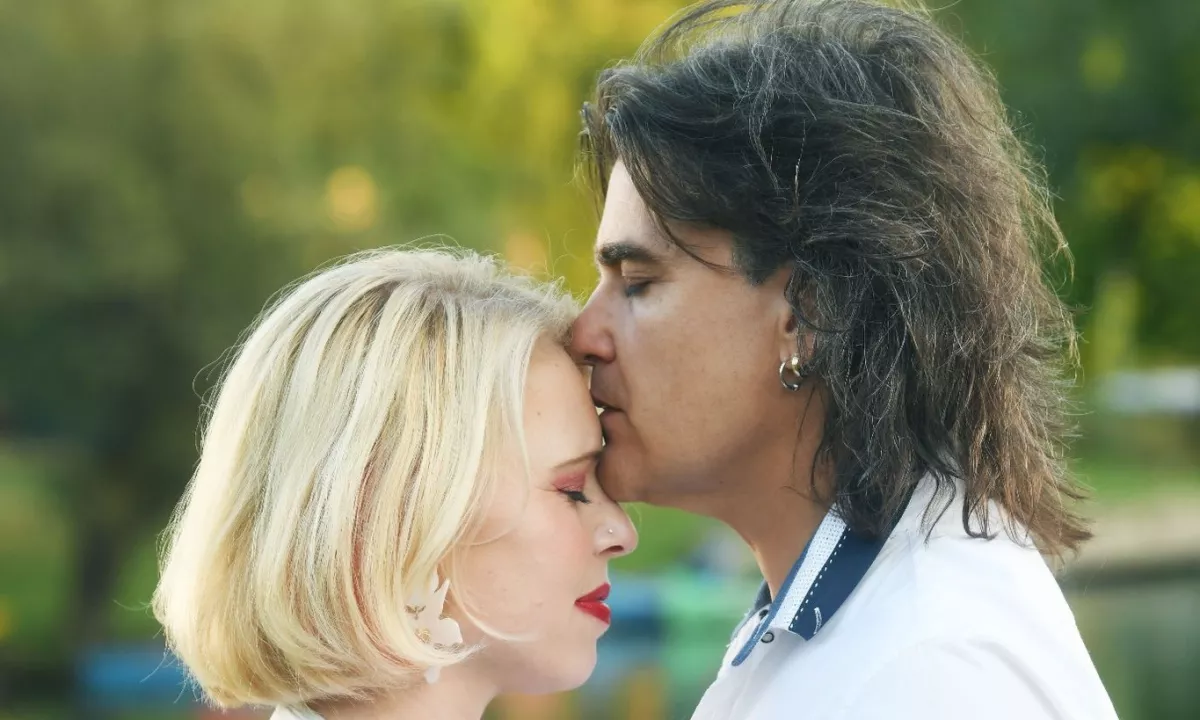 Politični pretresi, zima sredi pomladi in pomanjkanje goriva so teme, ki so minuli teden zaposlovale našo zvezdniško druščino.