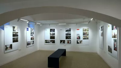 Jan&scaron;a s starej&scaron;ima oboževalkama, Logar z violončelom, Resnica na konju