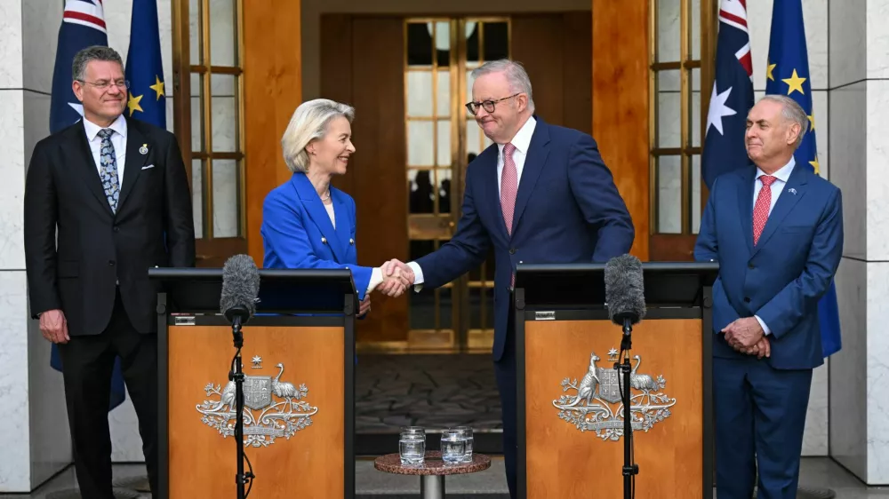 Australian Prime Minister Anthony Albanese and President of the European Commission Ursula von der Leyen shake hands during a press conference at Parliament House in Canberra, Australia, March 24, 2026. Lukas Coch/AAP/via REUTERS  ATTENTION EDITORS - THIS IMAGE WAS PROVIDED BY A THIRD PARTY. NO RESALES. NO ARCHIVE. AUSTRALIA OUT. NEW ZEALAND OUT. NO COMMERCIAL OR EDITORIAL SALES IN NEW ZEALAND. NO COMMERCIAL OR EDITORIAL SALES IN AUSTRALIA.