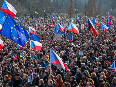 FILE PHOTO: Demonstrators take part in an anti-government protest rally in Prague, Czech Republic, March 21, 2026. REUTERS/Eva Korinkova/File Photo