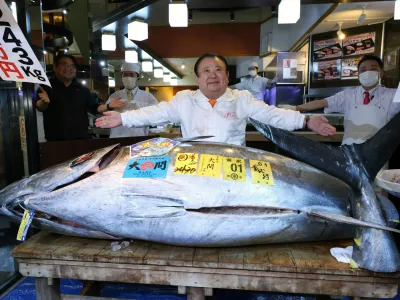 Kijo&scaron;i Kimura ob rekordnem tunu. / Foto: Getty Images