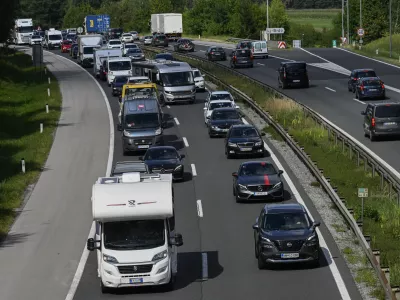 Gneča - simbolična fotografijaDARSavtocestacestazastojiprometrazcep Kozarjesmer Brezovicazastojgneča na cestah22.08.2025 - Gneča na avtocesti pri razcepu KozarjeFoto: Nik Erik Neubauer / Foto: Nik Erik Neubauer