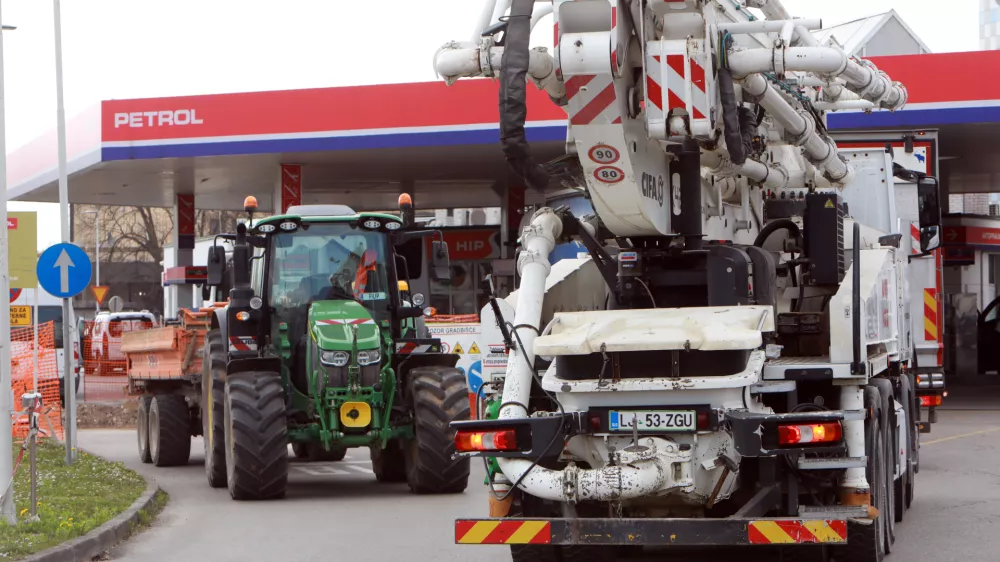 24.03.2026 - Petrol, bencinska črpalka, kolona, cena bencinaFoto: Tomaž Skale