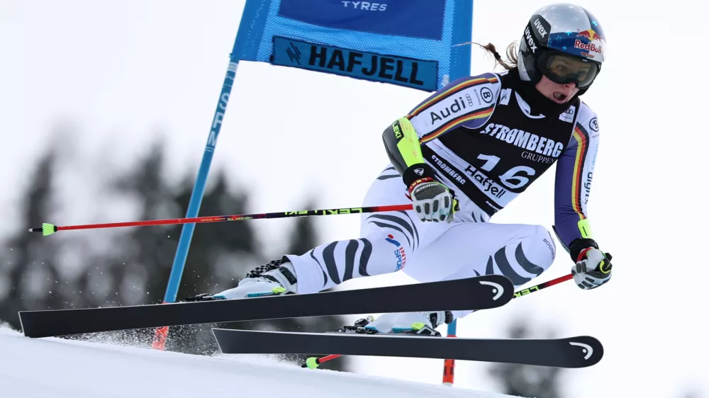 Germany's Emma Aicher competes in an alpine ski, women's giant slalom race, at the Lillehammer World Cup Finals, in Hafjell, Norway, Wednesday, March 25, 2026. (AP Photo/Marco Trovati)