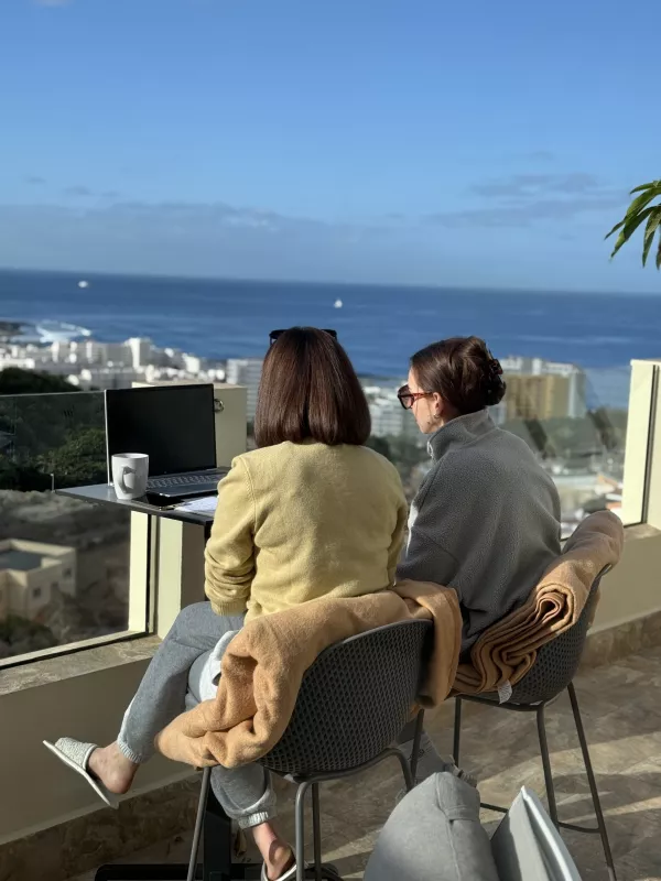 Pisarno so za en teden preselili na Tenerife