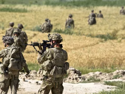 Paul Brown, a U.S. Army Staff Sergeant of the Charlie company from 5-20 infantry Regiment attached to 82nd Airborne Division, aims his rifle during a mission outside Payandi village in Zharay district of Kandahar province, southern Afghanistan June 6, 2012. REUTERS/Shamil Zhumatov (AFGHANISTAN - Tags: MILITARY CIVIL UNREST)