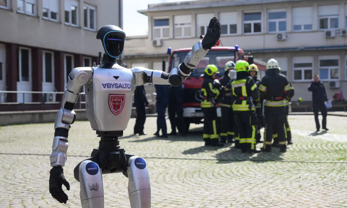 Gasilci se med svojim delom pogosto srečujejo z nevarnostmi, ki lahko resno škodujejo njihovemu zdravju.