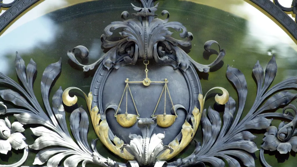 Med hi&scaron;no preiskavo na&scaron;li "črni fond" z 260.000 evri