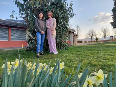 Otro&scaron;tvo brez pametnih telefonov &ndash; Počakajmo skupaj Vesna Perc Amy Skinner