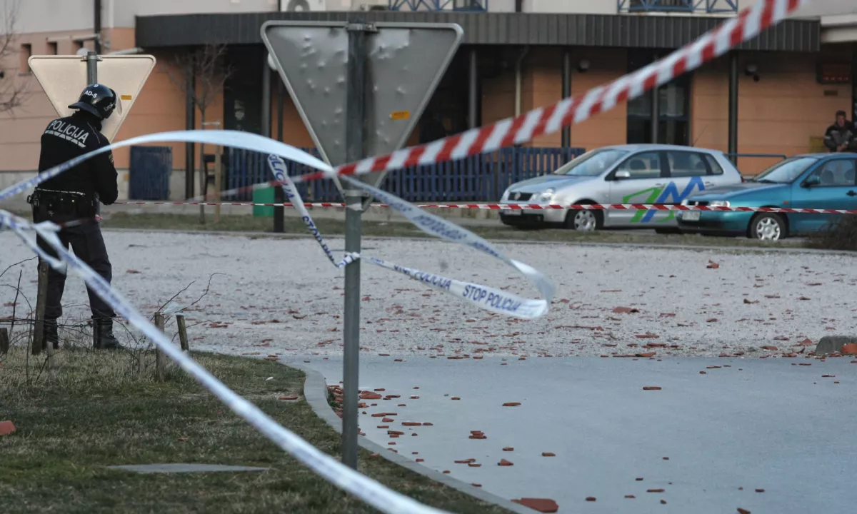 Ustavili so tudi gondolsko žičnico na Veliko planino in zaprli arboretum.
