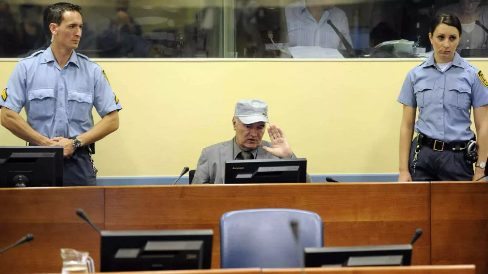 Former Bosnian Serb commander Ratko Mladic appears in court at the International Criminal Tribunal for the former Yugoslavia (ICTY) in the Hague, June 3, 2011. Mladic appeared on Friday before the Yugoslav war crimes court to hear charges of genocide over the 1992-95 Bosnian war.  REUTERS/Martin Meissner/Pool (NETHERLANDS - Tags: CRIME LAW POLITICS CIVIL UNREST)
