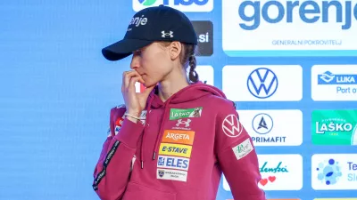 Ljubljana, Triglav Lab.Novinarska konferenca zenske in moske reprezentance v smucarskih skokih pred sklepnim dejanjem sezone v Planici.Smucarska skakalka Nika Prevc.