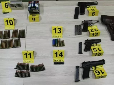 V hi&scaron;ni preiskavi so zasegli več kosov pu&scaron;k, pi&scaron;tol in nabojev. 