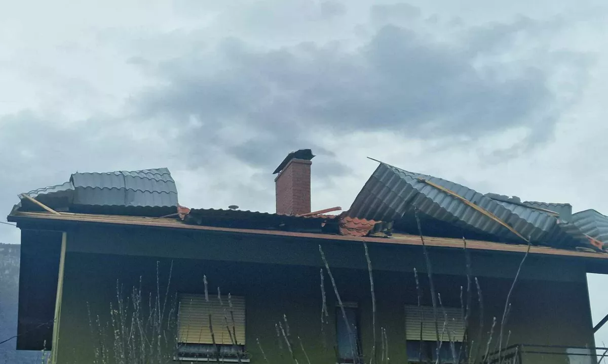 Gregorčič: Do večera še močni sunki vetra, noč bo prinesla olajšanje