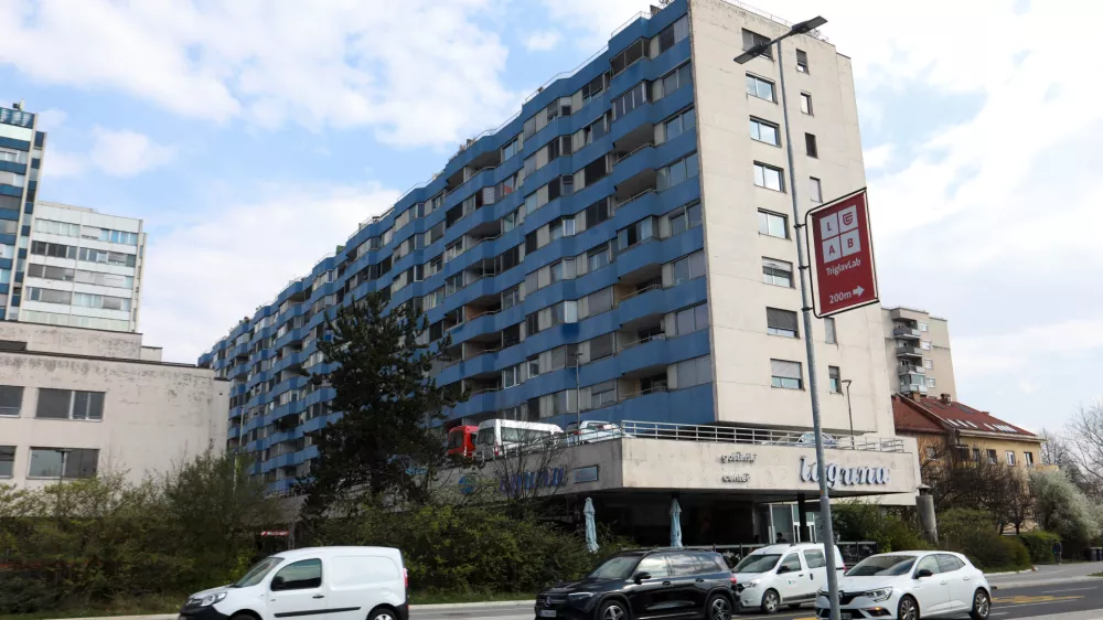 Stanovalci Plave lagune ostali brez upravnika