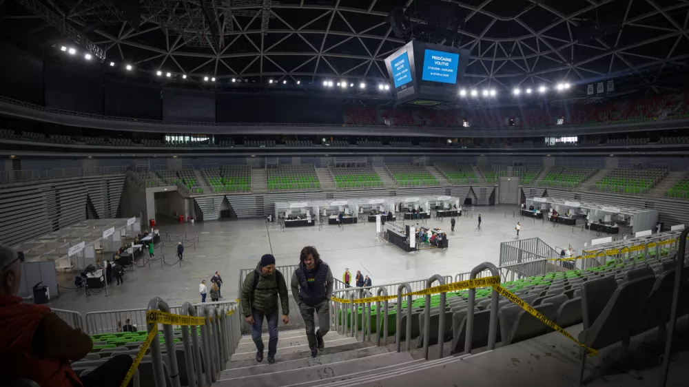 Ljubljana, dvorana Stozice.Predcasno glasovanje za drzavnozborske volitve v dvorani Stozice.