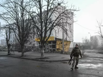 A Ukrainian service member walks on a street, amid Russia's attack on Ukraine, in the frontline town Orikhiv in Zaporizhzhia region, Ukraine March 26, 2026. REUTERS/Stringer