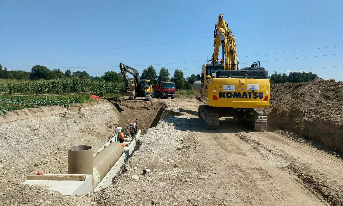 Na gradbišču zadnjega dela kanalizacijskega kanala C0 pri ljubljanskem hipodromu Stožice je zjutraj prišlo do incidenta.