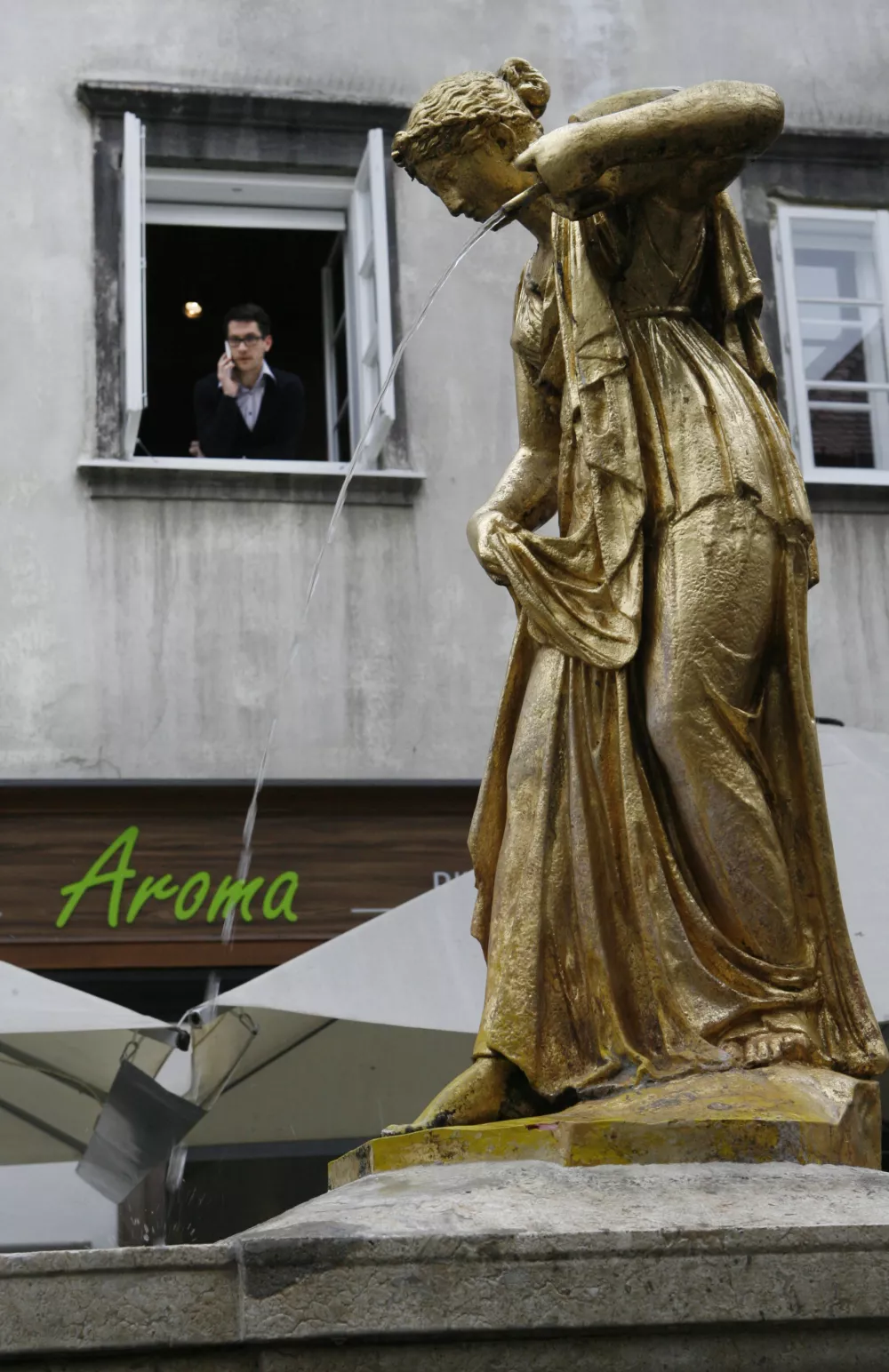 Obnova vodnjaka pred najstarej&scaron;o ljubljansko hi&scaron;o