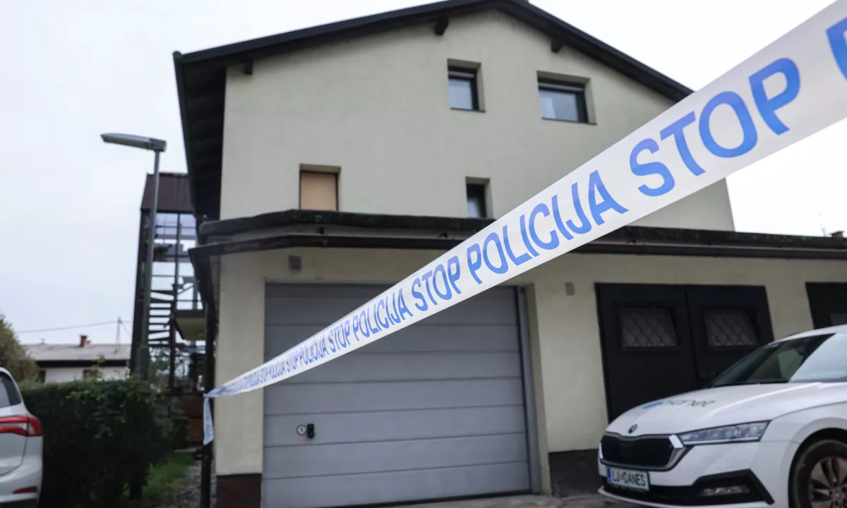 V okviru preiskav so odkrili in zasegli približno 80.000 evrov gotovine ter več kot 70 kilogramov različnih prepovedanih drog.