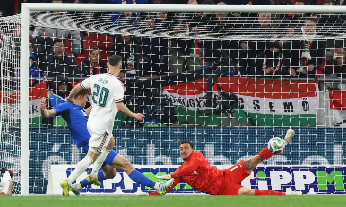 Cesar je s porazom debitiral v vlogi selektorja na klopi oslabljene Slovenije, ki izgubila z Madžarsko.