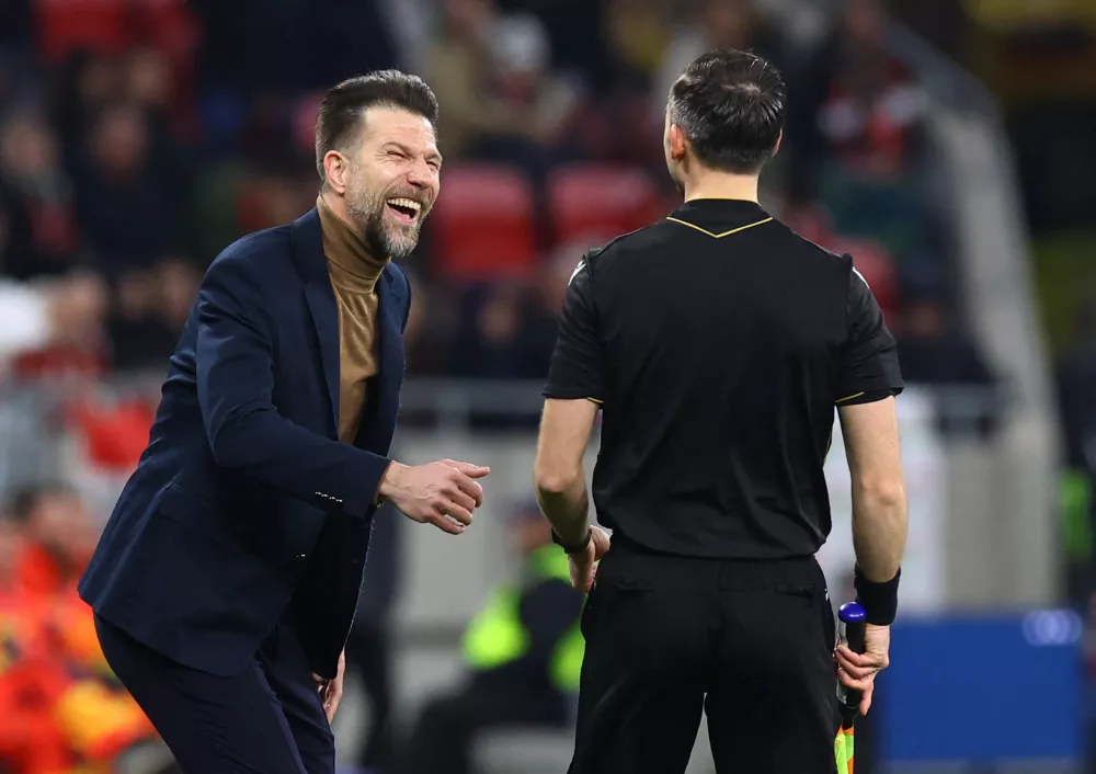 Soccer Football - International Friendly - Hungary v Slovenia - Puskas Arena, Budapest, Hungary - March 28, 2026 Slovenia coach Bostjan Cesar reacts REUTERS/Bernadett Szabo