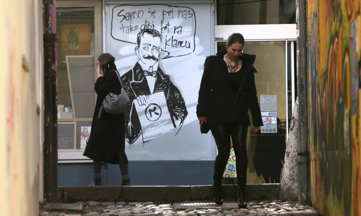 Z jezikovnega vidika je in bo postala UI pomemben pripomoček. Vendar pripomoček, ki ob sebi zahteva človeka.